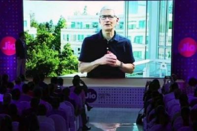 IPHONE लांचिंग प्रोग्राम में वीडियो कॉन्फ्रेंसिंग से जुड़े Apple के सीईओ टिम कुक