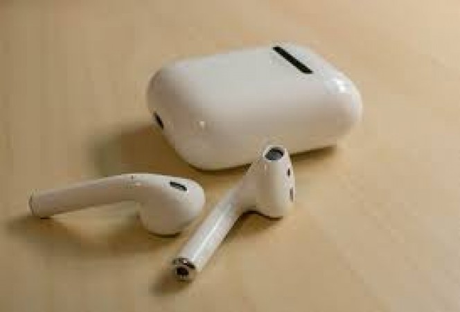 What is the difference between AirPods and Earbuds? which of the two is better
