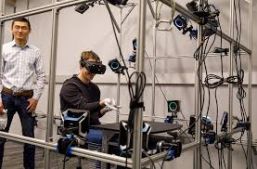 Mark Zuckerberg tested VR Gloves at Oculus