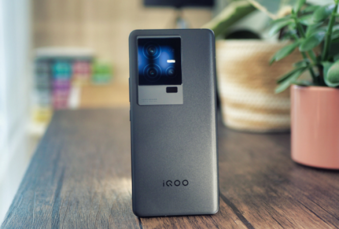iQOO 11 is now available in India for Rs. 60,000.