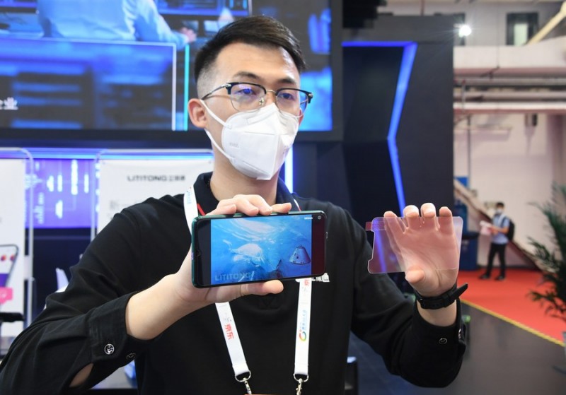 China's 5G phone shipments soar 63.5 pct in 2021