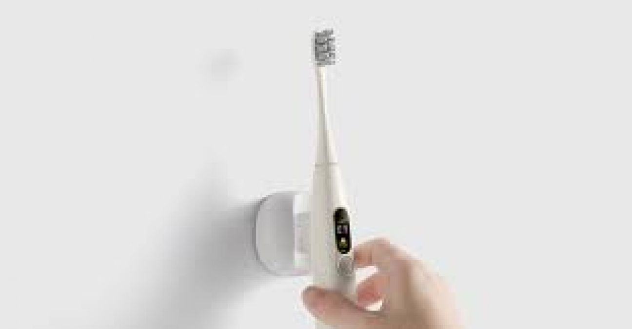 Xiaomi introduced the Oclean X smart toothbrush with color display