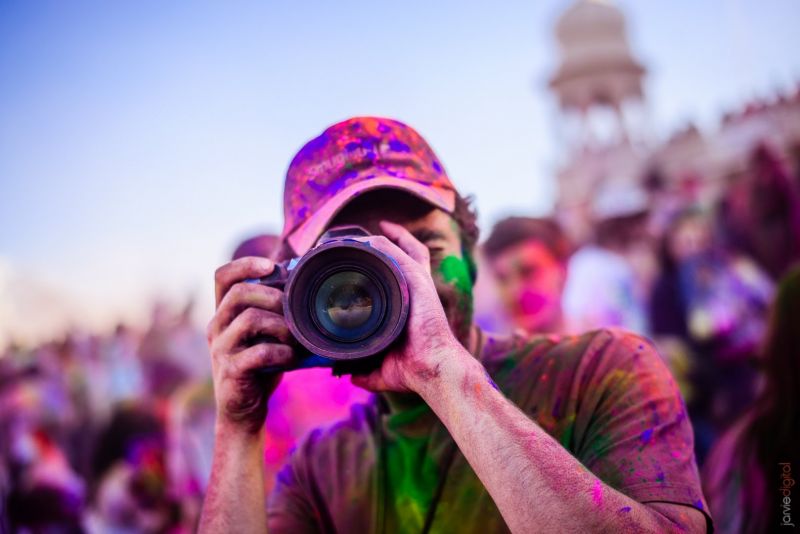 What about Fest-shoot? This Holi, color your memories with these tips