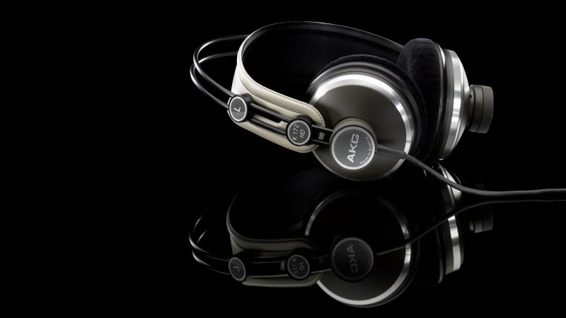 Get these headphones with amazing features just within Rs.1000