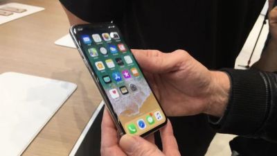 11 iPhone X seized by officials at Mumbai airport