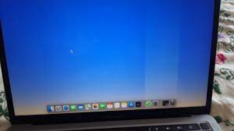 Apple MacBook Pro को अचानक आई ऐसी समस्या, इस वजह से दिखती है स्क्रीन