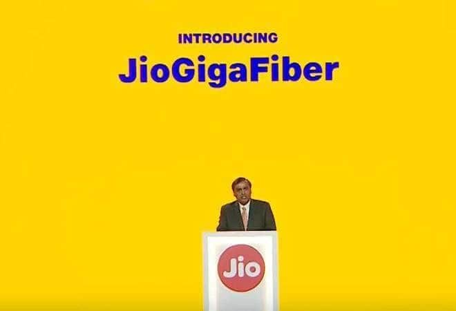 Jio ने GigaFiber सर्विस के तहत टीवी का कॉम्बो प्लान किया ऑफर, कीमत है मात्र 600 रु