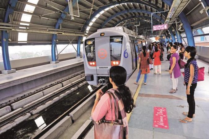 Delhi Metro के यात्रियों को मिला उपहार, अब मिलेगी फ्री वाईफाई सेवा