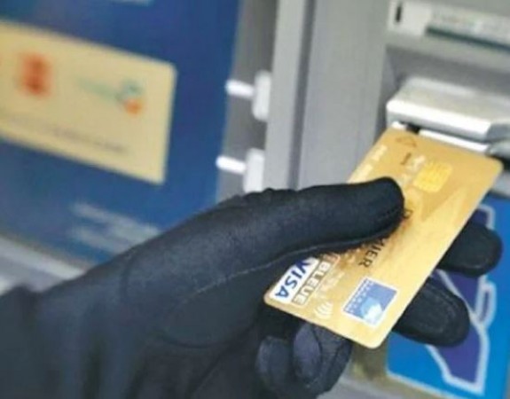 Keep these things in mind while withdrawing money from ATM