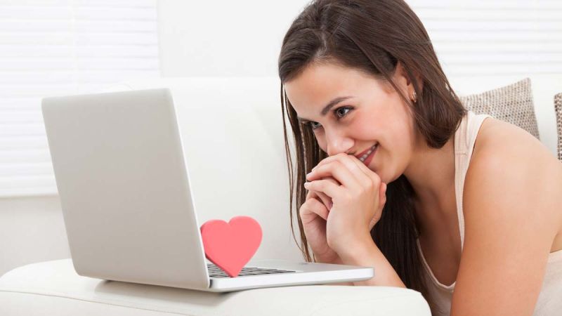 Online Dating सर्च में भारत में हुई बढ़ोतरी, लोगो का बढ़ रहा है ऑनलाइन डेट में लगाव