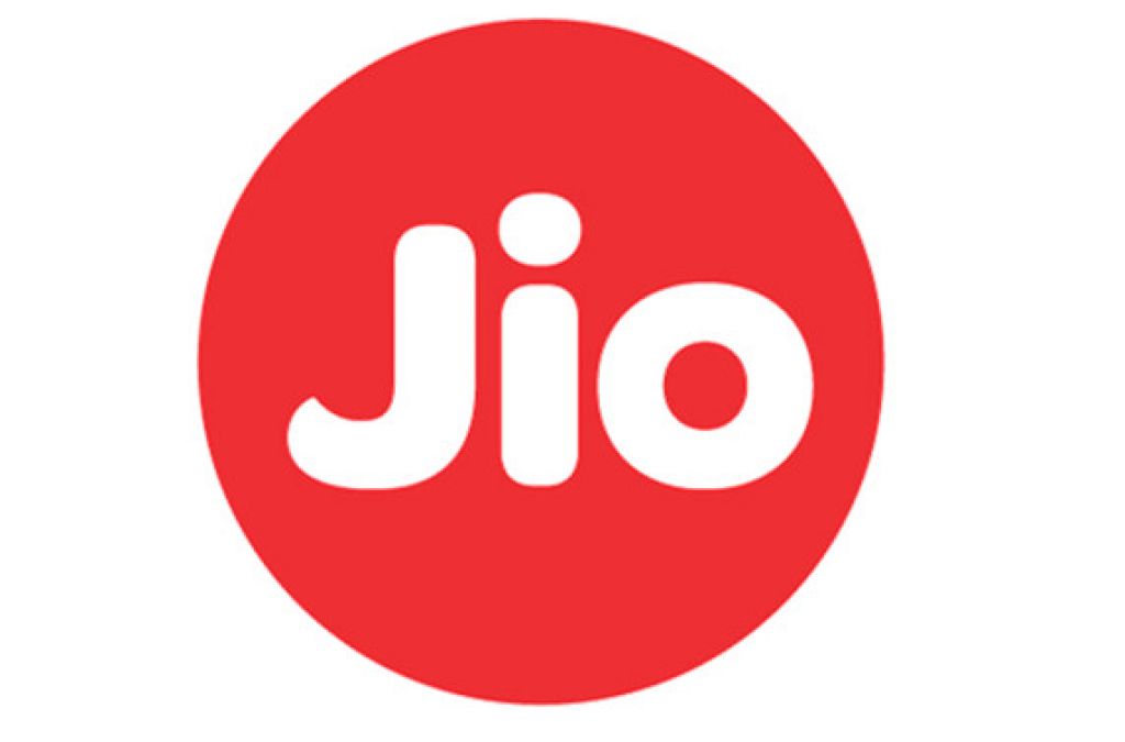 With this phone of Jio, you are getting a free recharge of 1999