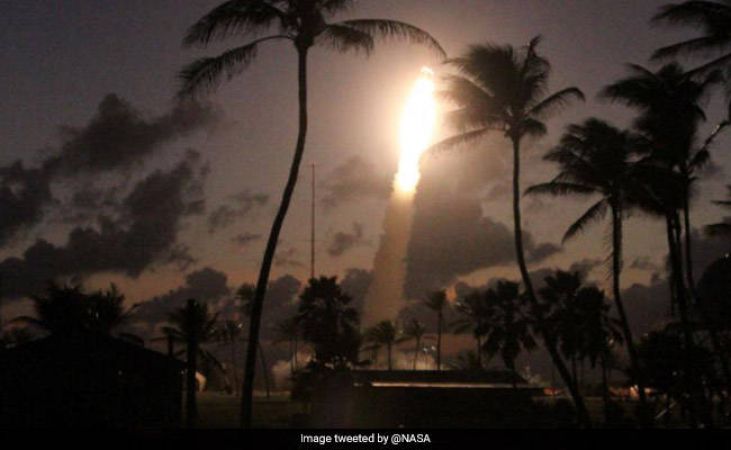 NASA's rocket will create shining artificial cloud