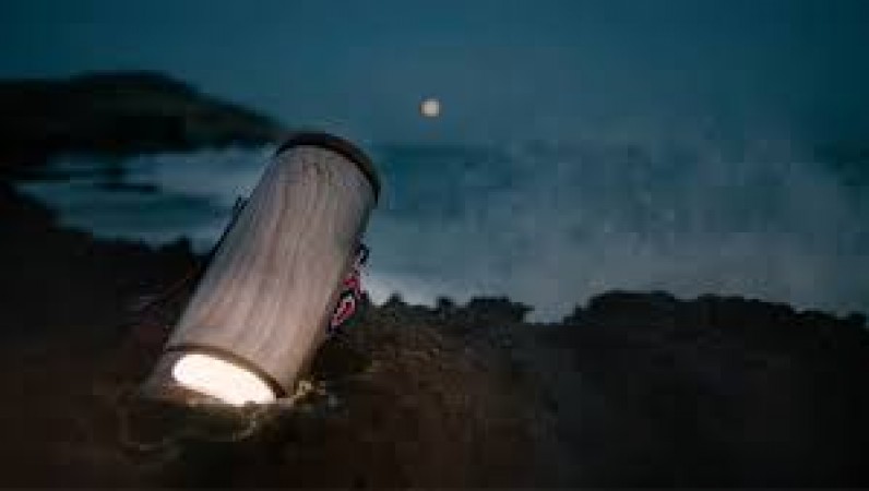 This lantern burns for 45 days with 500ml urine, can also charge a smartphone
