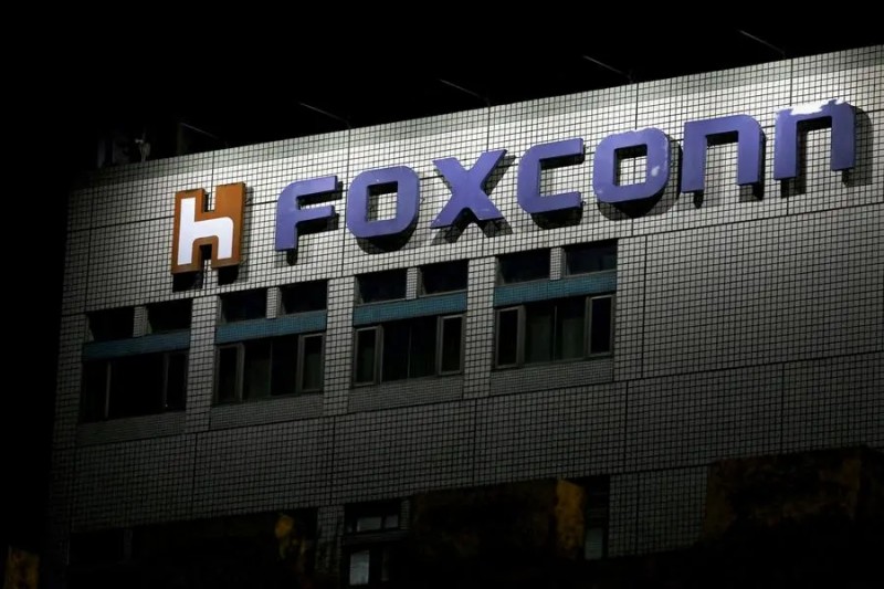 Gujarat to Extend Talks with Foxconn for Setting Plant in India