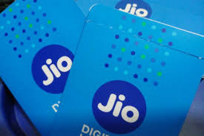 RJio pre-paid and post-paid tariffs are out, chose the best one