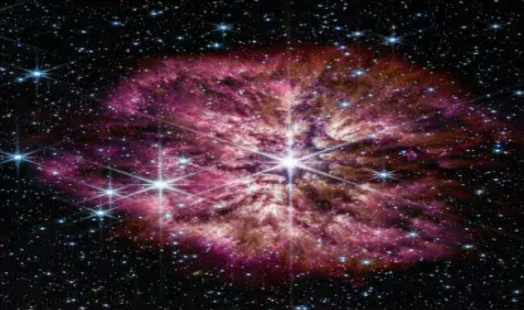 NASA Posts Stunning Image of Rare Star Phase Called 
