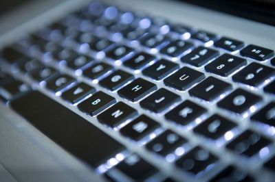 Apple introduced updated MacBook Pro with faster processors and improved keyboards