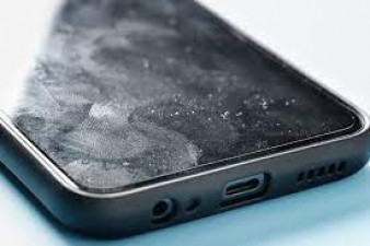 Is there more dirt on your phone than a toilet seat? Know here what is the truth