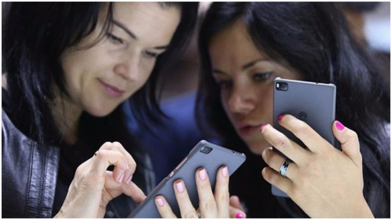 These are the adult smartphone behaviors