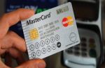 देश का पहला डिस्प्ले वाला डेबिट कार्ड लॉन्च