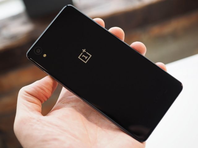 हर मंगलवार को बिना इनवाइट के मिलेगा Oneplus X स्मार्टफोन