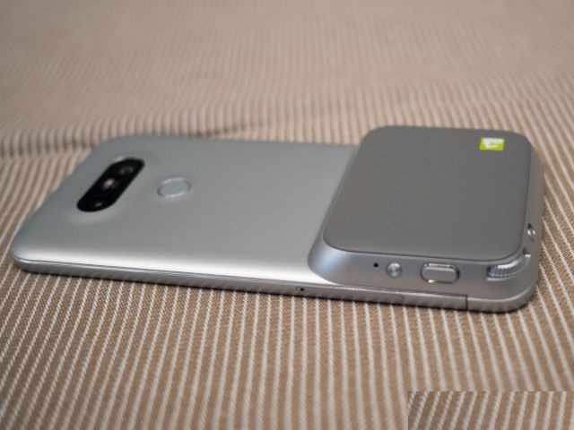 LG ने अपने स्मार्टफोन के साथ लॉन्च किये कई गैजेट