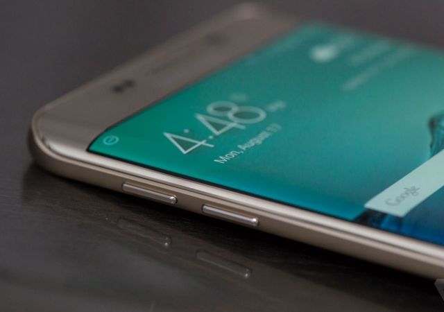 सैमसंग Galaxy S7 Edge स्मार्टफोन क्वॉलकॉम 820 चिपसेट के साथ होगा लॉन्च