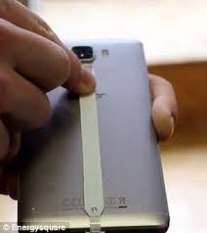 एक नया रिसर्च - अब स्टिकर से चार्ज होगा आपका फोन