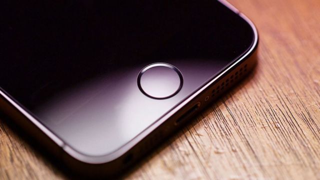 Iphone 7 को टक्कर देने के लिए आएगा Galaxy S7 Mini स्मार्टफोन