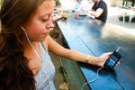 अमेरिका के इतने प्रतिशत लोग म्यूजिक सुनने के लिए करते है स्मार्टफोन का यूज