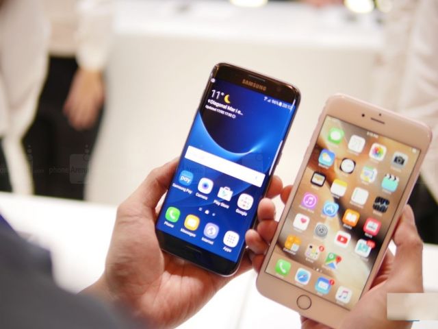 Galaxy S7 Edge स्मार्टफोन बेहतर है Iphone 6S Plus से
