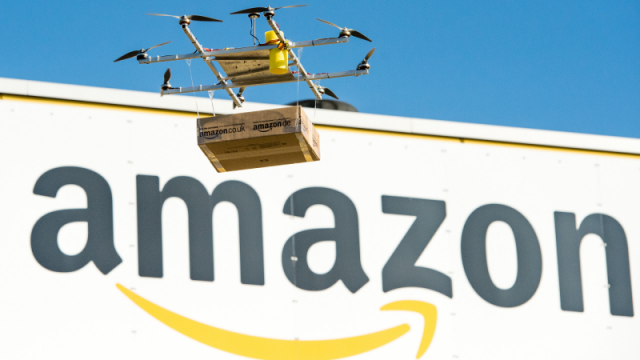 Amazon ने की सफलतम पहली ड्रोन डिलीवरी