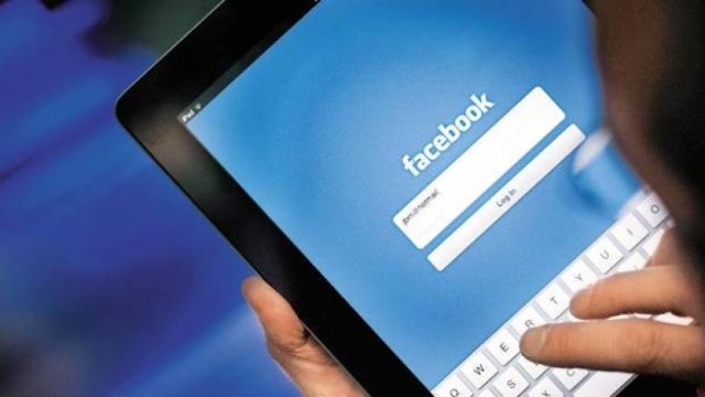 इंडिया में आठ करोड़ लोग हर महीने फेसबुक ग्रुप का करते है इस्तेमाल