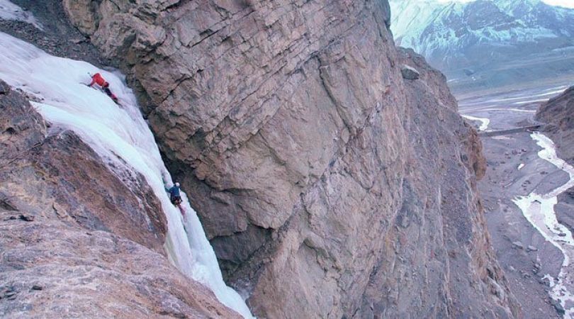 Frozen Waterfall पर की गई है 35 लाख रुपये की शूटिंग