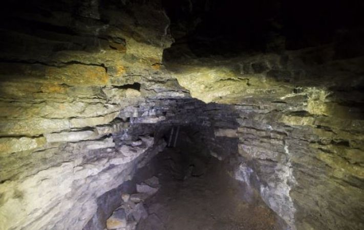 खुदाई में मिली 1500 साल पुरानी सुरंग, देखें तस्वीर