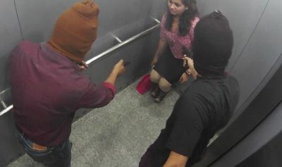 (VIDEO) जब लिफ्ट में बिना गलती के लोगों को की गई मारने की कोशिश