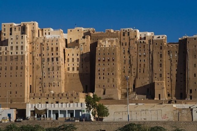 'Desert Manhattan', city with clay buildings