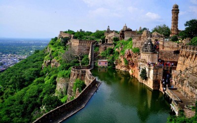 रहस्यों से भरा है राजस्थान का यह किला, ​निर्माण की कहानी उड़ा देगी होश