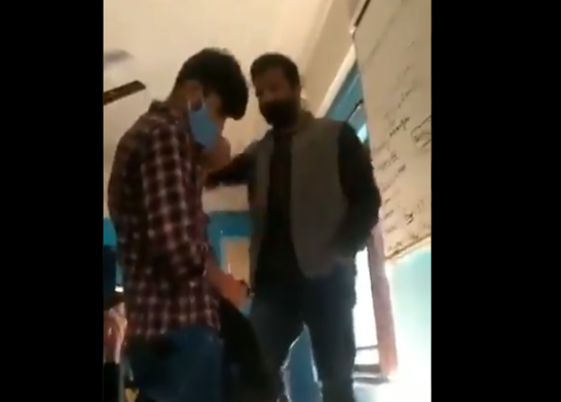 40 सेकंड में शिक्षक ने छात्र को जड़े 18 तमाचे, वायरल हुआ वीडियो