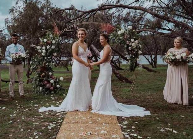 इन महिला क्रिकेटर्स ने आपस में रचा ली शादी, फोटोज हुई वायरल