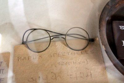 स्टाइल मारने और धुप से बचने के लिए नहीं बल्कि इसलिए बनाए गए थे चश्में