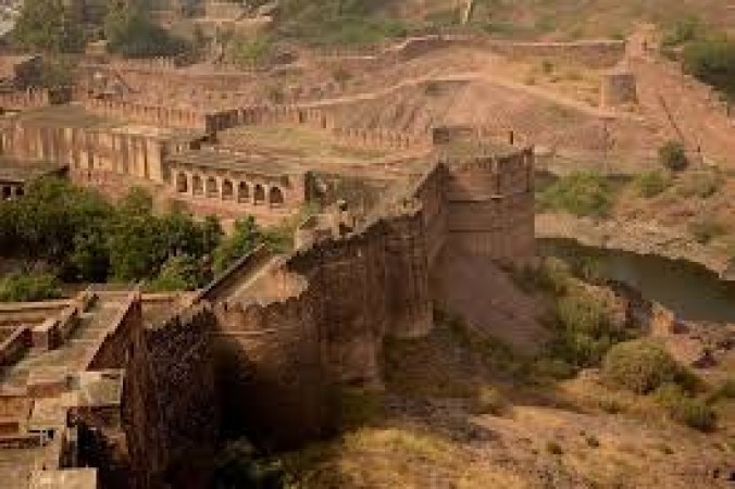 This fort of India shows the whole of Pakistan, the eighth gate is mysterious till date