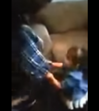 Video : भाई को पीटता हुआ देख बहन ऐसे बचा रही है उसे