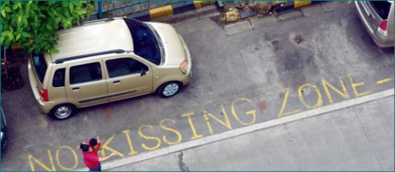 Mumbai society upset by love birds' antics, sets up this signboard