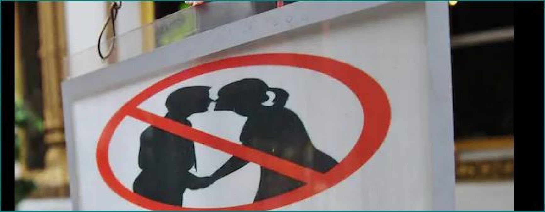 Mumbai society upset by love birds' antics, sets up this signboard