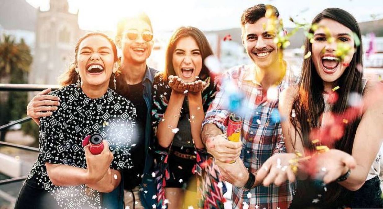 Friendship Day 2019 : पुरानीं यादों को जोड़कर इस तरह के तोहफे दे सकते हैं दोस्तों को