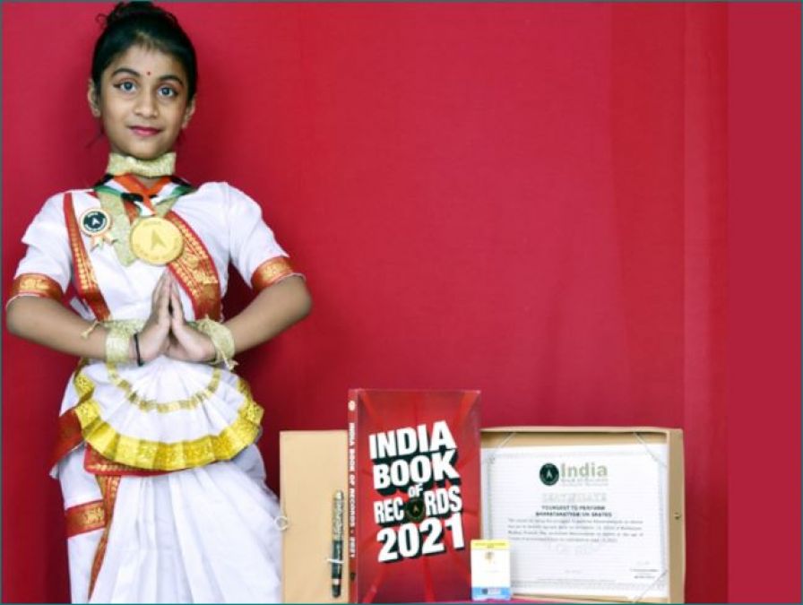 Amazing! This 7-year-old girl performs Bharatnatyam on skates