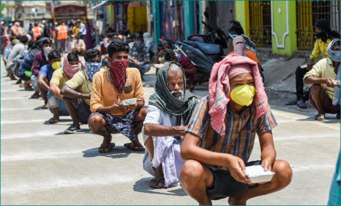 This young man feeds 100 beggars daily with his pension