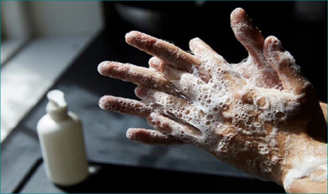 दिन में 17 बार हाथ धुलवाती थी कंपनी, हुआ कुछ ऐसा कि कर्मचारी ने लिए 43,81,495 रुपये