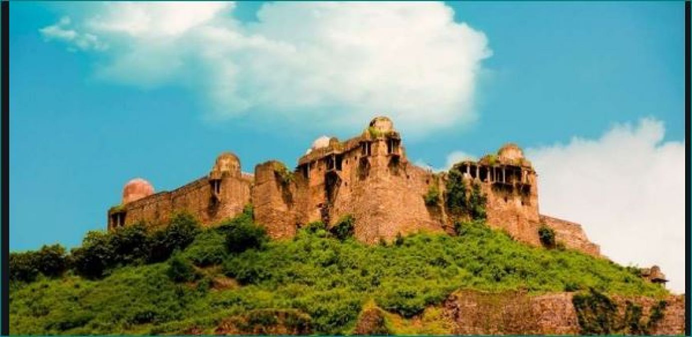 Amazing 'Paras stone' still exists in this fort